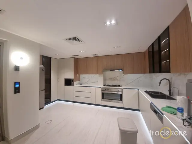 Tradezone project - bright living room